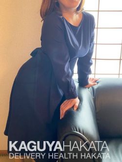 成田　智美
