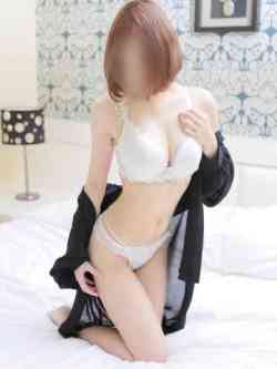 なお【小柄な可愛い美白美女】