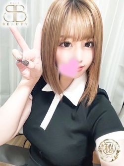 こまち【小柄美巨乳美女】
