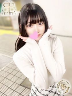 りいか【色白黒髪美巨乳娘】