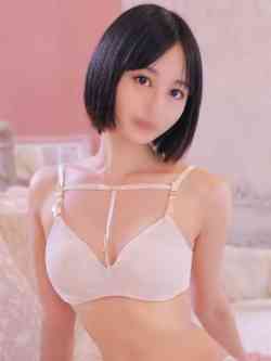 しろな【色白スレンダー美女】