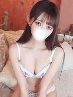 さな【癒し系スレンダー美少女】