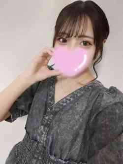 くう【喜びが止まらない清純娘】