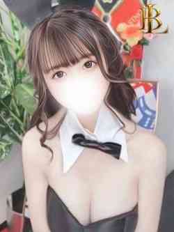 なこ【透明感あふれる妹系美少】