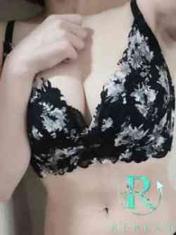 モモ（新人女性）