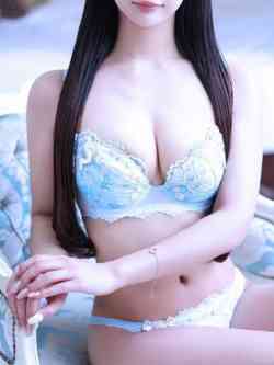 新人・陽菜乃(ヒナノ)