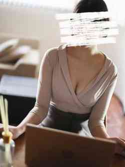 遥乃ゆか(はるのゆか)