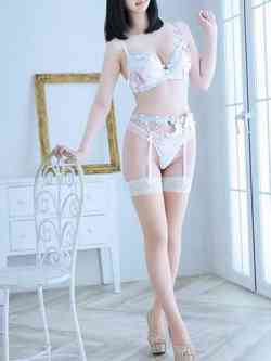 彩葉(イロハ)高身長Gカップ