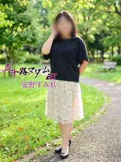 安野すみれ